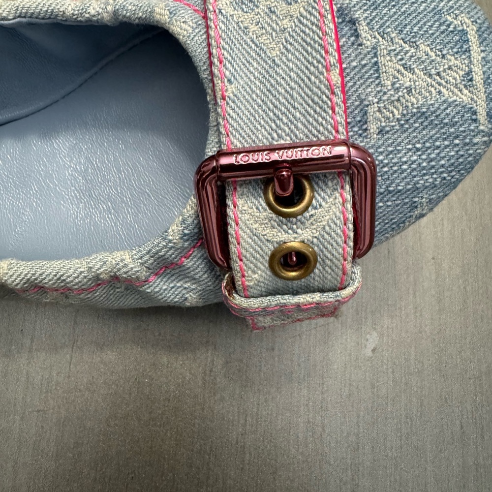 Louis Vuitton Women's Denim Flats with Pink Accents - Picture 7 of 8